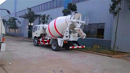 玉林东风小型搅拌车价格、生产厂家及高清图片详解 —— 湖北华一专汽